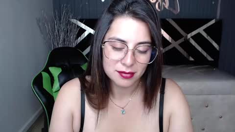 Tiina  online show from January 9, 2025, 1:45 pm