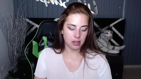 Tiina  online show from January 18, 2025, 4:53 pm