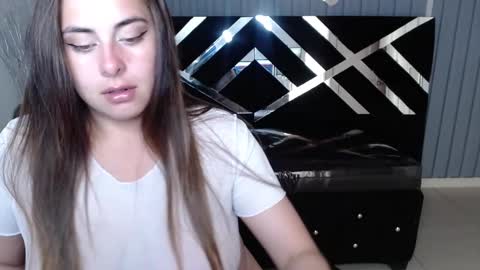 Tiina  online show from January 18, 2025, 7:58 pm