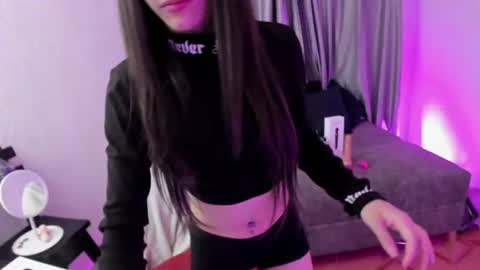 tiinajonus_ online show from June 11, 2026, 4:21 am