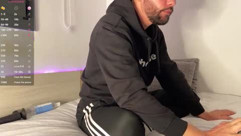 Snapshot of tim_beard chatting on December 18, 2025, 11:22 pm Tim Beard online show from December 18, 2025, 11:22 pm