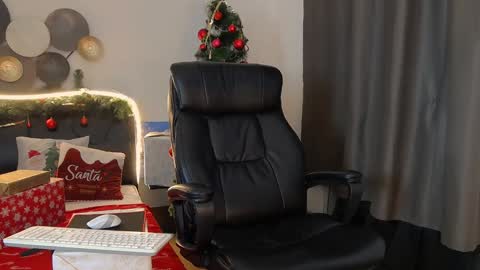 Snapshot of tim_mart chatting on December 25, 2024, 2:03 am ask me online show from December 25, 2024, 2:03 am