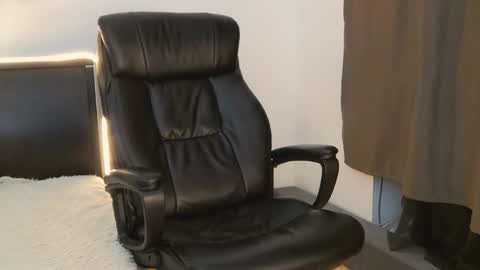 Snapshot of tim_mart chatting on January 6, 2025, 4:55 pm ask me online show from January 6, 2025, 4:55 pm