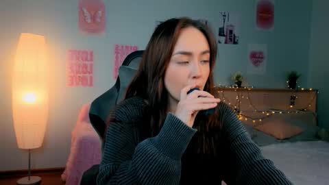 Snapshot of timewithout chatting on February 2, 2026, 7:34 pm Mia online show from February 2, 2026, 7:34 pm