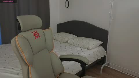 Mia online show from March 30, 2026, 1:45 pm