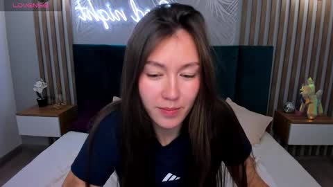 Tina  online show from November 19, 2025, 1:27 am