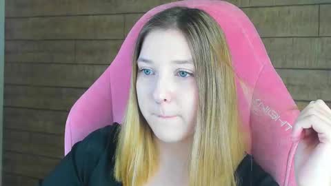 TinaBurton online show from March 18, 2026, 4:10 pm