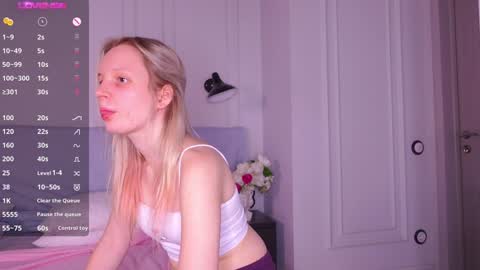 tinasiner online show from December 22, 2024, 2:16 pm