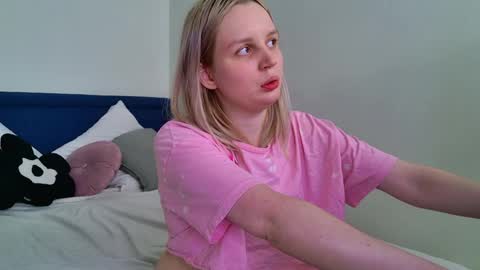 tinasiner online show from April 4, 2026, 3:09 pm