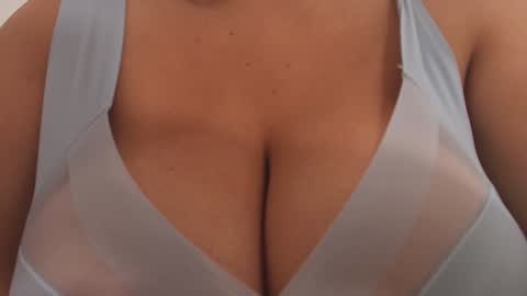 Snapshot of tinkerbell_1 chatting on January 18, 2025, 7:58 pm tinkerbell online show from January 18, 2025, 7:58 pm