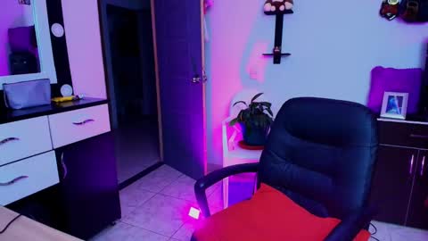 I AM BELLA  ----------- follow my  IG  TINNS 69 online show from January 8, 2025, 2:03 am