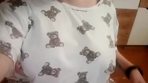 tiny_alkaid online show from April 16, 2026, 2:40 pm