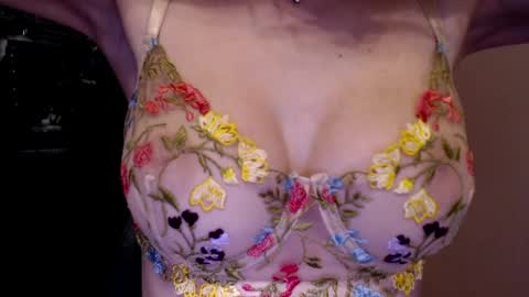 Lily online show from January 7, 2025, 10:43 am