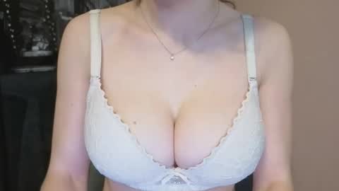 Lily online show from February 4, 2025, 12:51 am