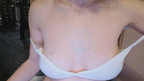 Lily online show from February 4, 2025, 10:24 pm