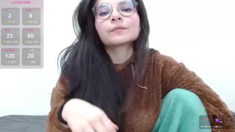 Snapshot of tiny_caroline chatting on December 10, 2024, 2:59 am Tiny Caroline online show from December 10, 2024, 2:59 am