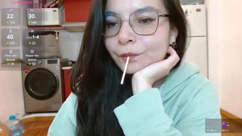 Snapshot of tiny_caroline chatting on December 24, 2024, 4:33 am Tiny Caroline online show from December 24, 2024, 4:33 am