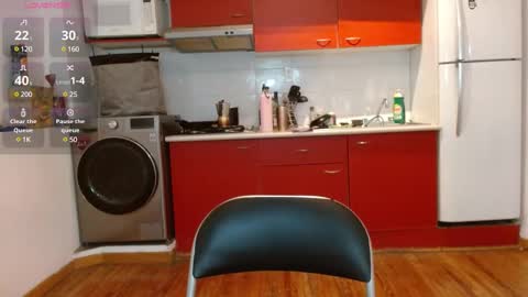 Snapshot of tiny_caroline chatting on February 25, 2025, 9:35 pm Tiny Caroline online show from February 25, 2025, 9:35 pm