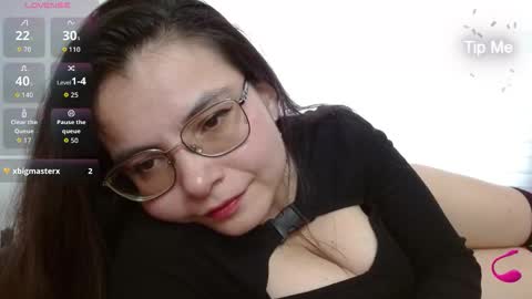 Snapshot of tiny_caroline chatting on December 1, 2025, 10:15 pm Tiny Caroline online show from December 1, 2025, 10:15 pm