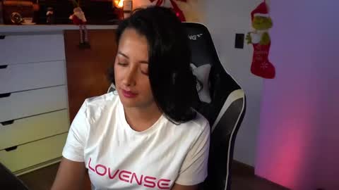 Snapshot of tiny_panther chatting on December 12, 2024, 10:09 pm Ana Molly online show from December 12, 2024, 10:09 pm