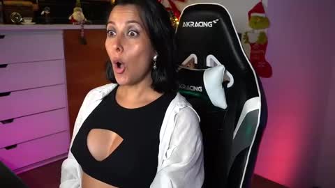 Snapshot of tiny_panther chatting on December 15, 2024, 3:56 am Ana Molly online show from December 15, 2024, 3:56 am