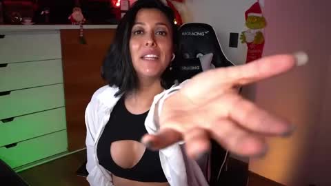 Snapshot of tiny_panther chatting on December 15, 2024, 7:02 am Ana Molly online show from December 15, 2024, 7:02 am