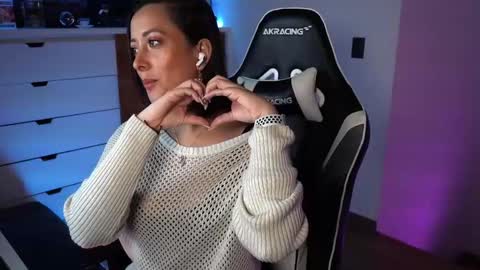 Snapshot of tiny_panther chatting on January 9, 2025, 9:58 pm Ana Molly online show from January 9, 2025, 9:58 pm