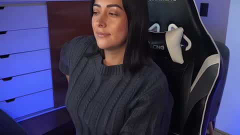 Snapshot of tiny_panther chatting on January 14, 2025, 10:02 pm Ana Molly online show from January 14, 2025, 10:02 pm