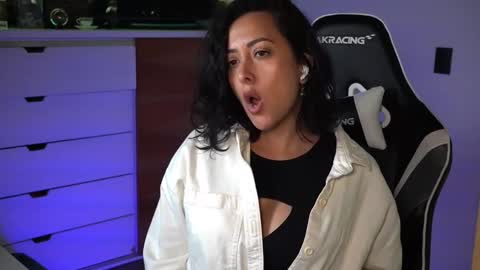 Snapshot of tiny_panther chatting on January 17, 2025, 10:45 pm Ana Molly online show from January 17, 2025, 10:45 pm