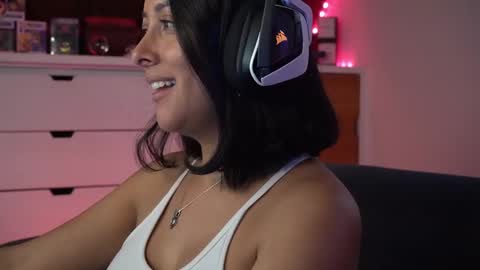 Snapshot of tiny_panther chatting on January 31, 2025, 10:10 pm Ana Molly online show from January 31, 2025, 10:10 pm