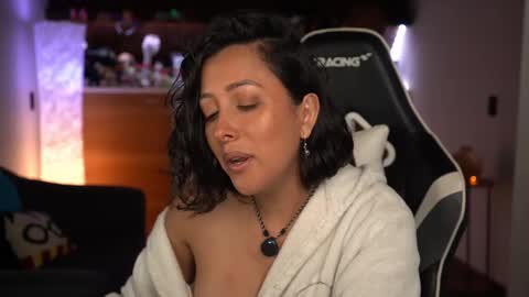 Snapshot of tiny_panther chatting on March 6, 2025, 10:04 pm Ana Molly online show from March 6, 2025, 10:04 pm