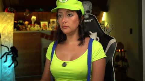 Snapshot of tiny_panther chatting on October 30, 2025, 1:18 am Ana Molly online show from October 30, 2025, 1:18 am