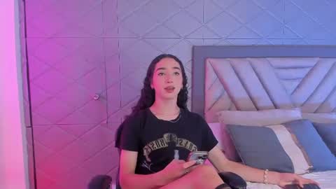 Thomm  Independent Model online show from July 11, 2026, 7:16 pm