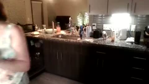 Snapshot of tinyassbossymilf chatting on July 16, 2026, 7:47 am tinyassbossymilf online show from July 16, 2026, 7:47 am