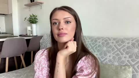Snapshot of tinybliss chatting on May 18, 2026, 11:27 am Mona online show from May 18, 2026, 11:27 am