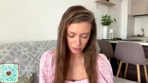Snapshot of tinybliss chatting on May 20, 2026, 11:38 am Mona online show from May 20, 2026, 11:38 am