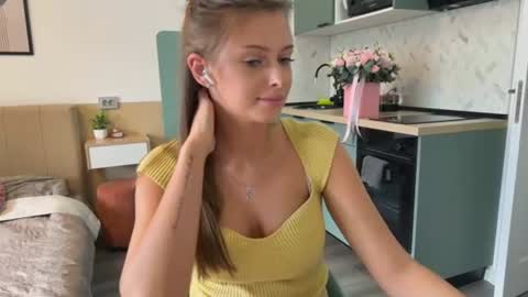 Snapshot of tinybliss chatting on June 15, 2026, 12:51 pm Mona online show from June 15, 2026, 12:51 pm