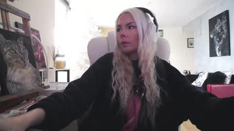 stage Kylie Sinner  brand CLITBAIT online show from February 1, 2026, 6:28 pm