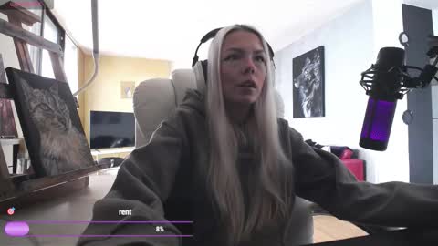 stage Kylie Sinner  brand CLITBAIT online show from March 5, 2026, 4:14 pm