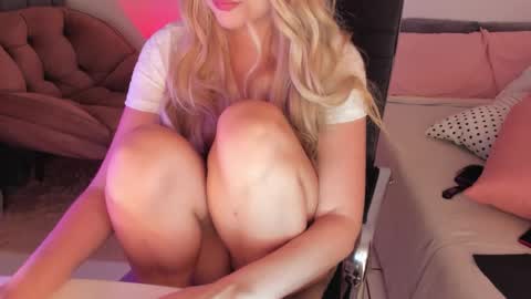 Giulia online show from February 6, 2026, 3:22 am