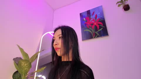 Luna  online show from March 5, 2025, 11:27 pm