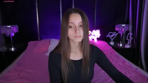 tinynataliee online show from December 2, 2025, 3:51 pm