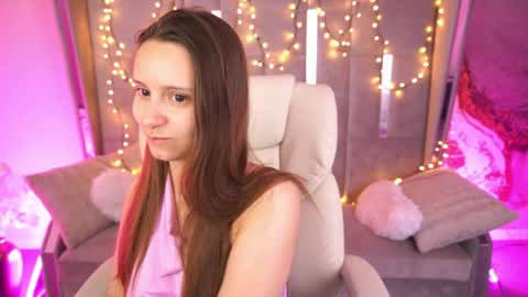tinynataliee online show from June 3, 2026, 6:16 am