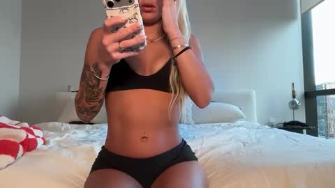 tinytayy online show from April 20, 2026, 1:19 am