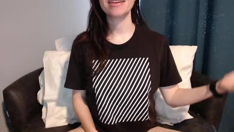 Snapshot of tinyytina chatting on December 5, 2024, 6:11 pm TinyyTina online show from December 5, 2024, 6:11 pm