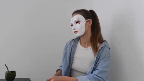 Tinks online show from October 27, 2025, 9:35 am