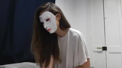 Tinks online show from November 11, 2025, 9:48 pm