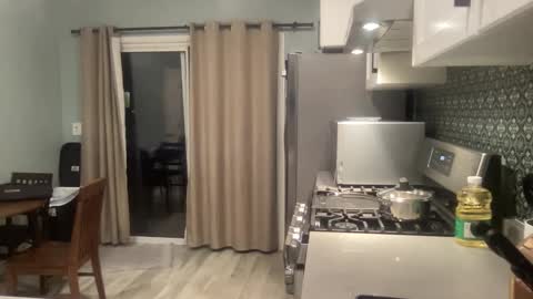 tlayne410 online show from February 19, 2025, 7:06 am