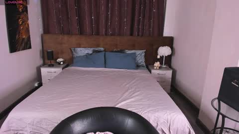 Snapshot of to_your chatting on September 18, 2025, 8:44 pm 2 GMT Mo Tu We Th Fr 10am-4am online show from September 18, 2025, 8:44 pm