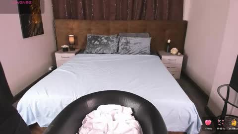 Snapshot of to_your chatting on October 12, 2025, 10:09 pm 2 GMT Mo Tu We Th Fr 10am-4am online show from October 12, 2025, 10:09 pm